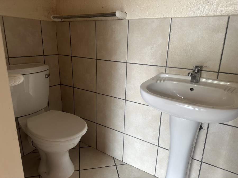 To Let 2 Bedroom Property for Rent in Waterval East North West
